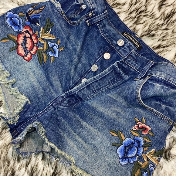Abercrombie & Fitch vintage floral denim shorts - Picture 3 of 9